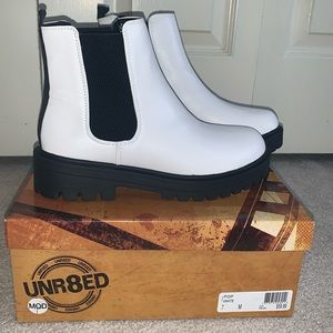 NWT Never worn White and Black slide on ankle boots size 7M